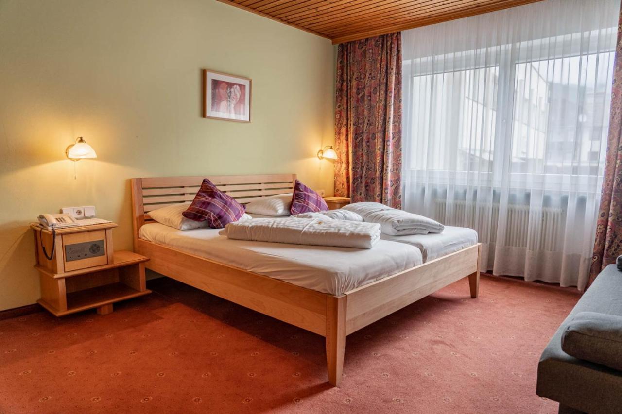 Hotel Donnerhof Fulpmes Quarto foto