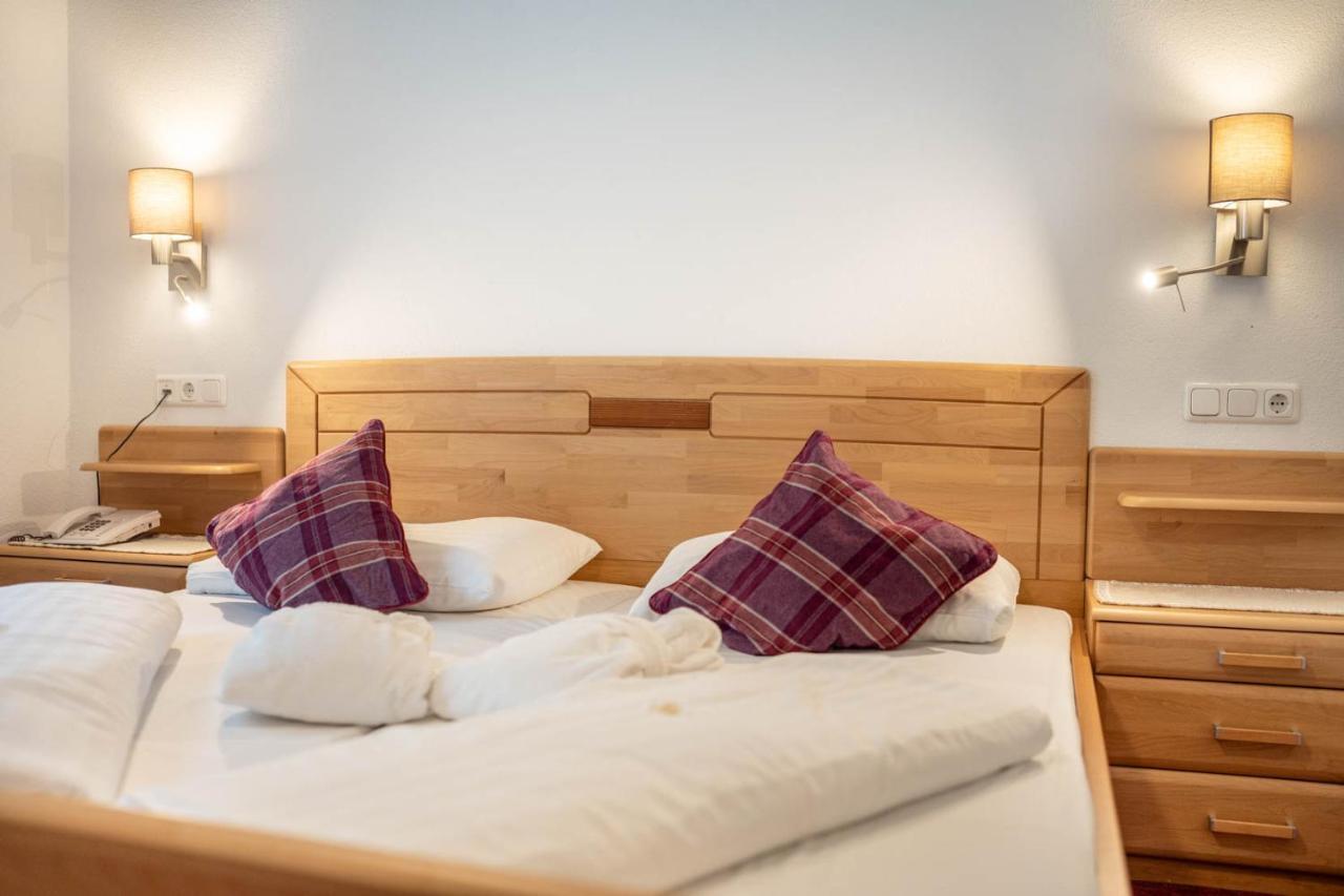 Hotel Donnerhof Fulpmes Quarto foto