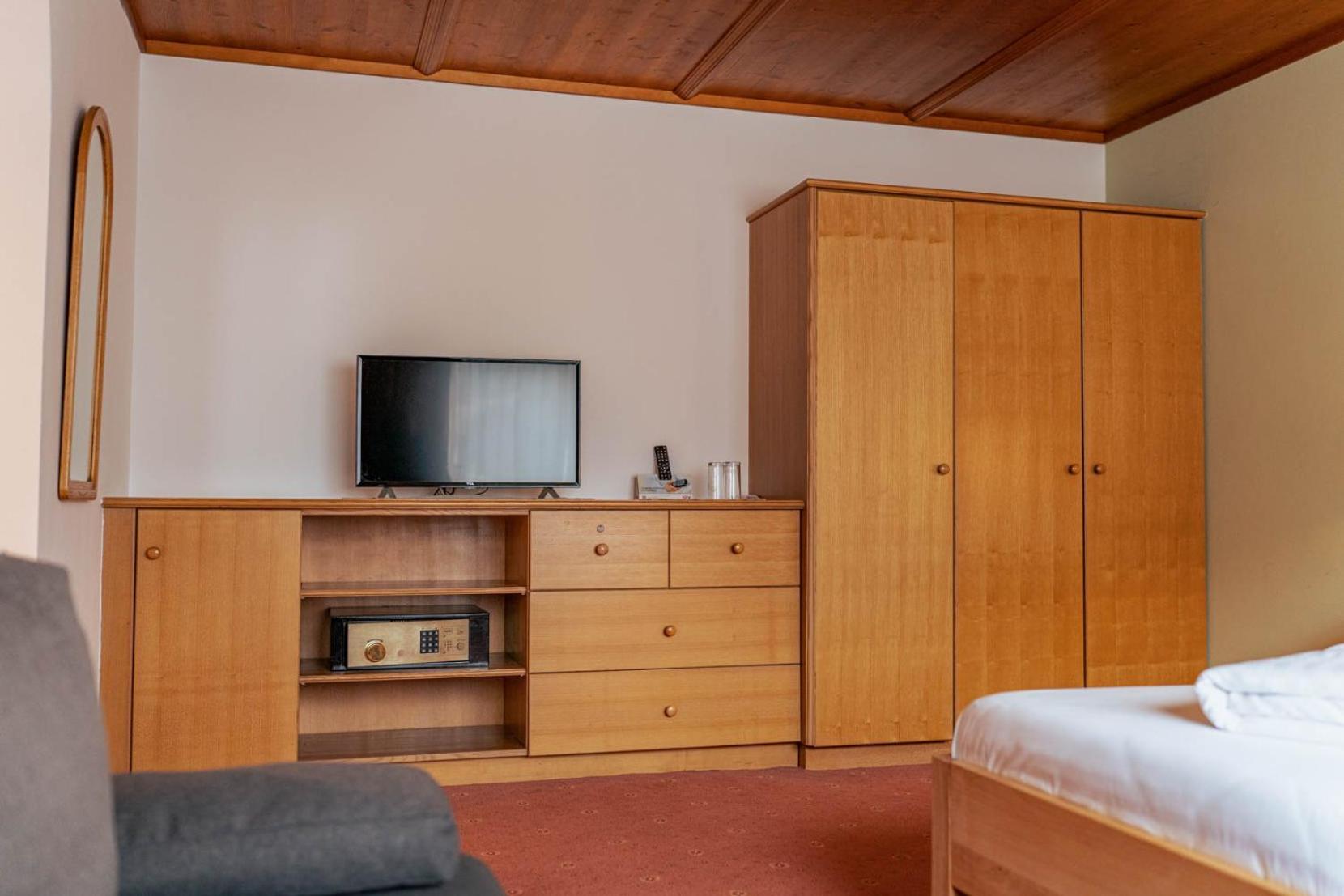 Hotel Donnerhof Fulpmes Quarto foto